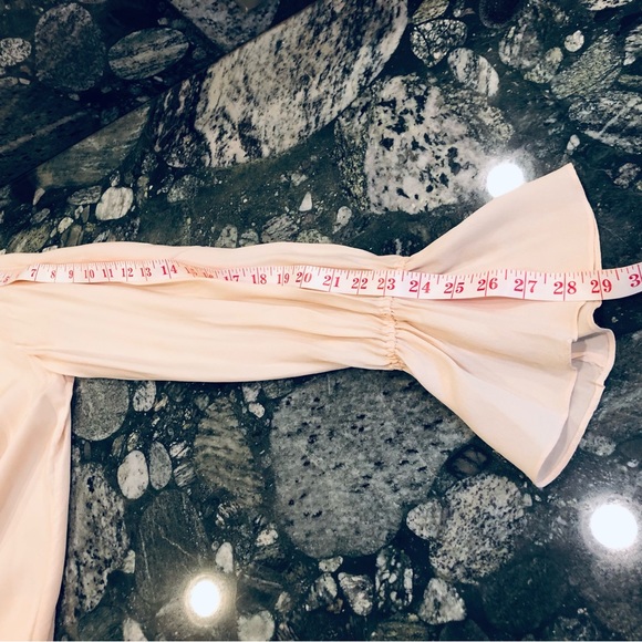 Vintage CLASSIQUES Silk for Nordstrom Wide Front Cuffs Ruffles Top Beige Sz M - Picture 11 of 13